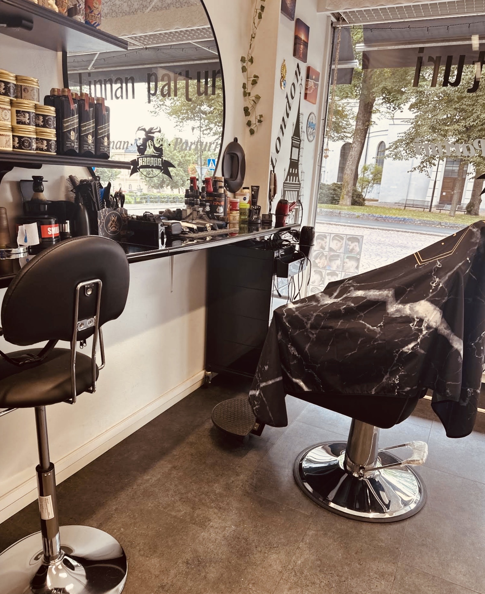 Kirkko ja parturiliike